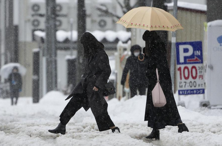 日本强降雪灾害：极端天气下的城市韧性考验