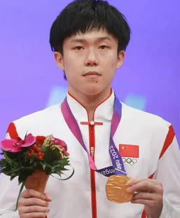  王楚钦突破自我，7925分登顶世界第二！国乒新星闪耀国际舞台