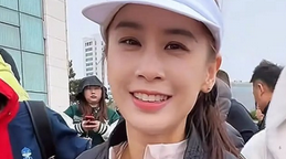 42岁黄圣依挑战自我：马拉松赛道上的美丽身影