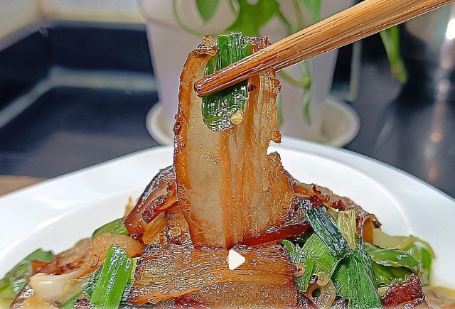 腊肉跟什么炒好吃：六种蔬菜炒出腊味盛宴
