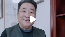 75岁姜昆洛杉矶被偶遇，风采依旧