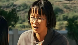 《我本是高山》导演郑大圣泪洒颁奖礼：感恩张桂梅老师照亮创作之