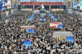 铁路上海站迎来“五一”假期运输客流最高峰