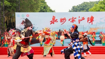 泉州古城时隔40载重现两岸民俗“宋江阵”