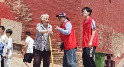 流动在绛州古城里的“亲子家庭”志愿红