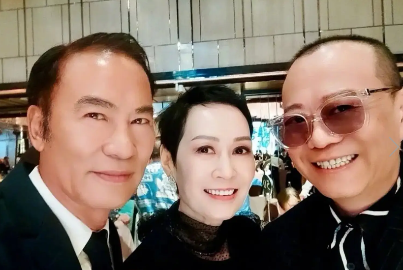 欧阳震华出席老友家婚礼，重情重义尽显真挚情谊