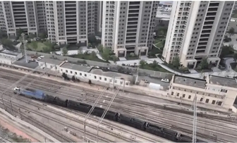 全国首趟“一单制”跨境铁海联运班列开行成功，物流新通道开启