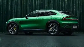 军亲测小米YU7硬刚Model Y，国产纯电SUV能否改写市场格局