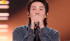 《歌手2025》白举纲选曲获赞，摇滚内核演绎情感共鸣