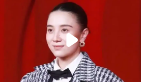 宋佳红毯造型引热议：是过冬还是引领时尚新潮流