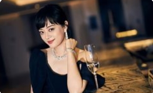 孙俪唇下痣“消失”，是岁月痕迹的隐匿还是美的重塑？