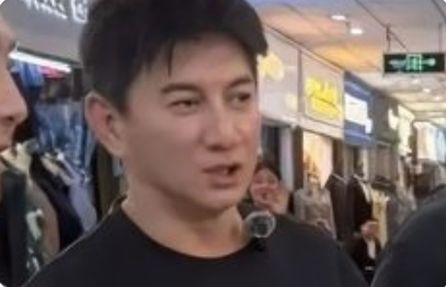吴奇隆无名指戴戒指引关注，婚姻状态成焦点话题