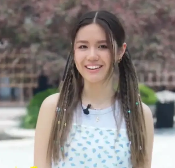 钟镇涛官宣女儿钟懿正式出道，星二代将登音综舞台